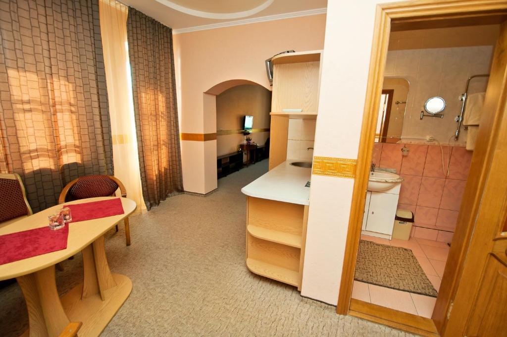 فندق Mykolaivفي  Atrium الغرفة الصورة